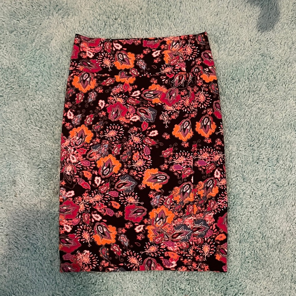 Beautiful form fitting skirt